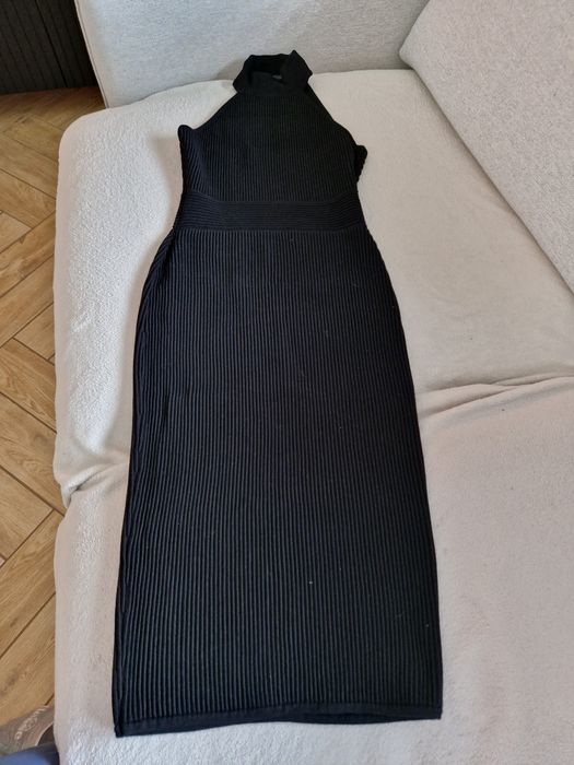 Sukienka firmy Guess rozmiar S, stan bardzo dobry.