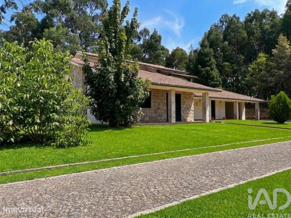 Casa / Villa T4 em Vouzela e Paços de Vilharigues de 260,00 m2