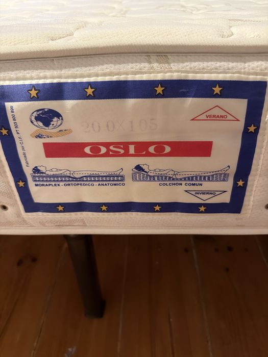 Cama e estrado como novos .