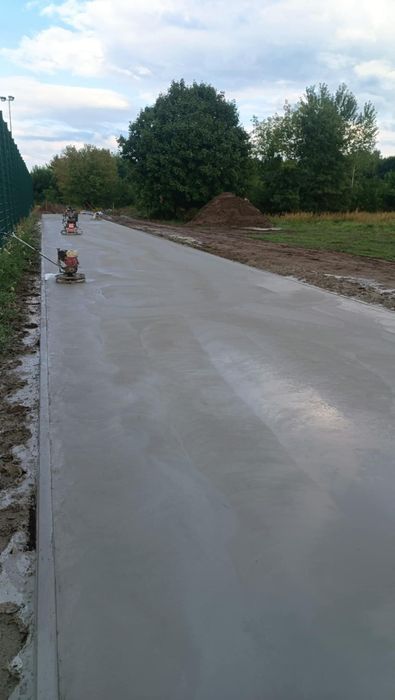 Posadzki przemysłowe betonowe zacierane na gładko