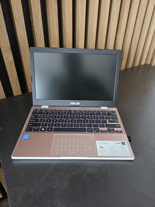 Laptop Asus SonicMaster E210M