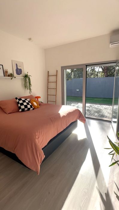 Sommier rígido preto