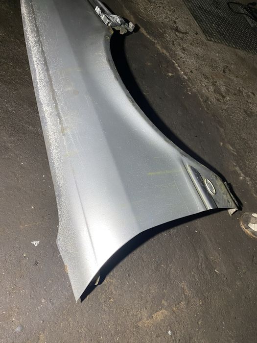 Błotnik przód prawy Audi 80 B4