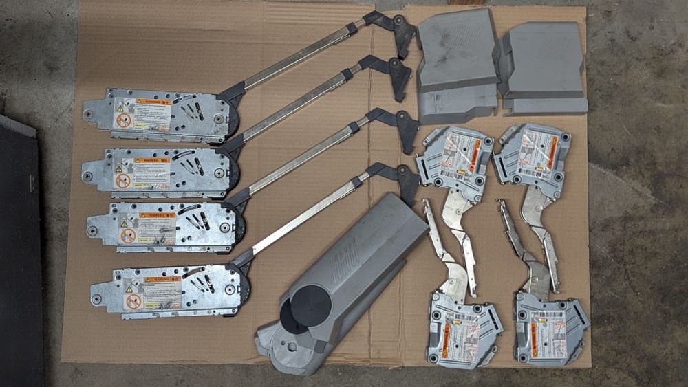 Siłowniki do szafek blum