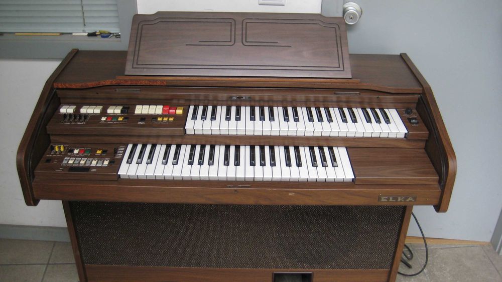 Órgão musical em bom estado geral de conservação a funcionar.