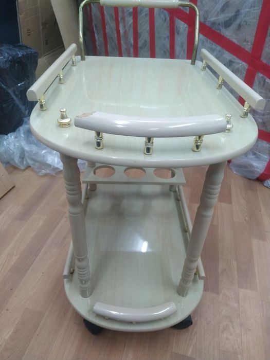 Стол кухонный+4 табуретки