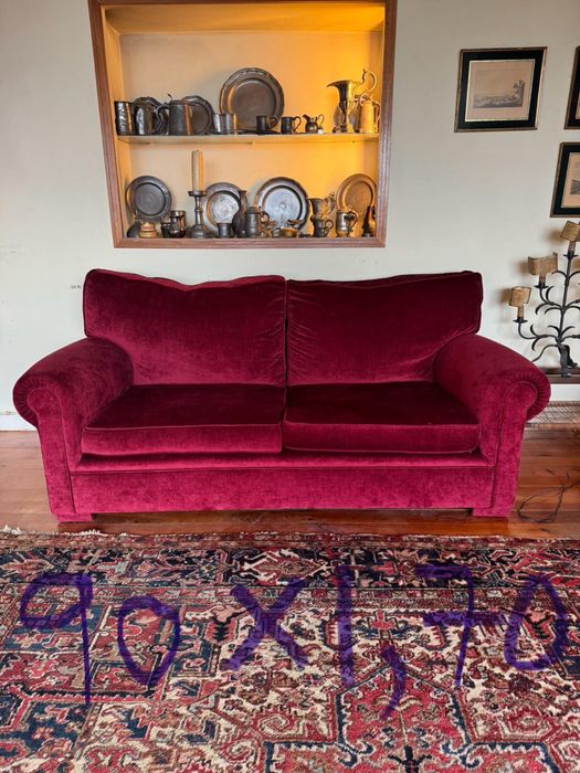 Dois Sofá de 2 lugares forrados veludo (2 unidades)
