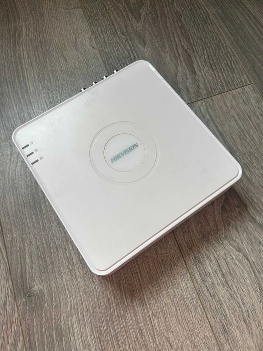 Cyfrowy rejestrator wideo (DVR) Hikvision DS-7108HGHI-F1