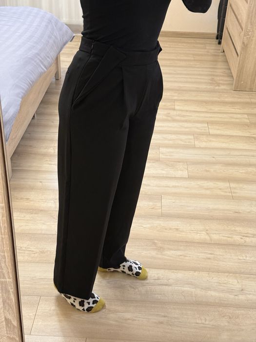Продам жіночі чорні брюки Zara