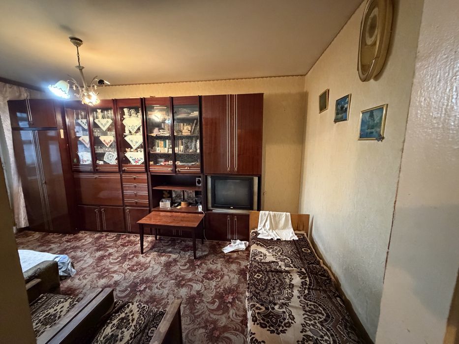 Продам 1-ю квартиру. Червоної Калини 81Б
