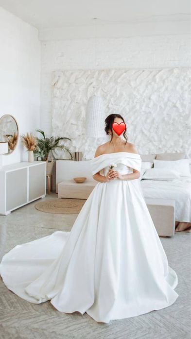 Весільна сукня білого кольору у відмінному стані