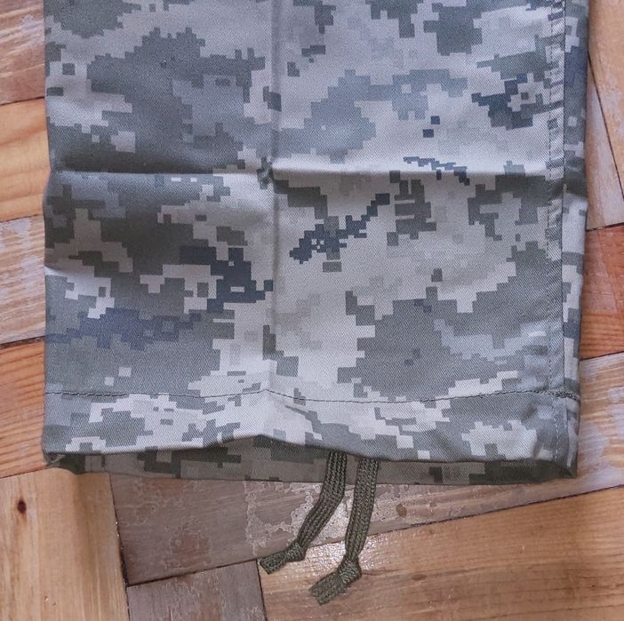 Куртка, китель та штани в кольорі піксель, Британія