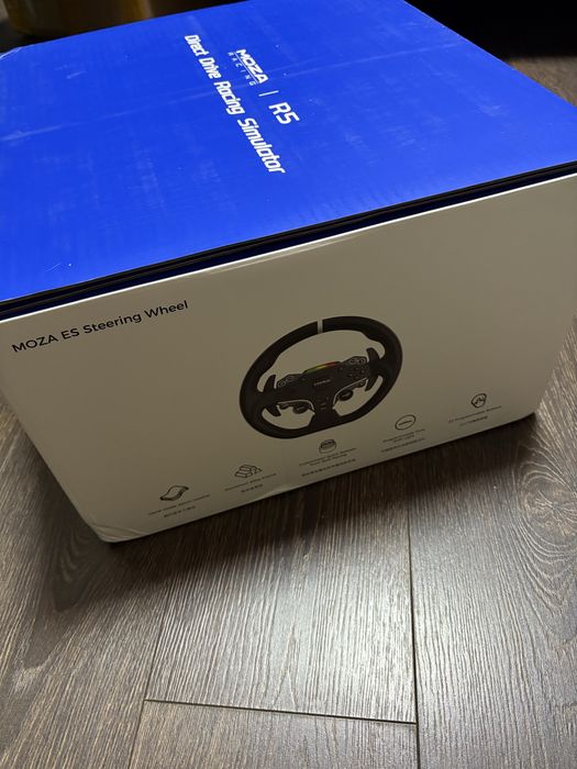 Moza R5 Bundle (руль + база + педалі + накладка)