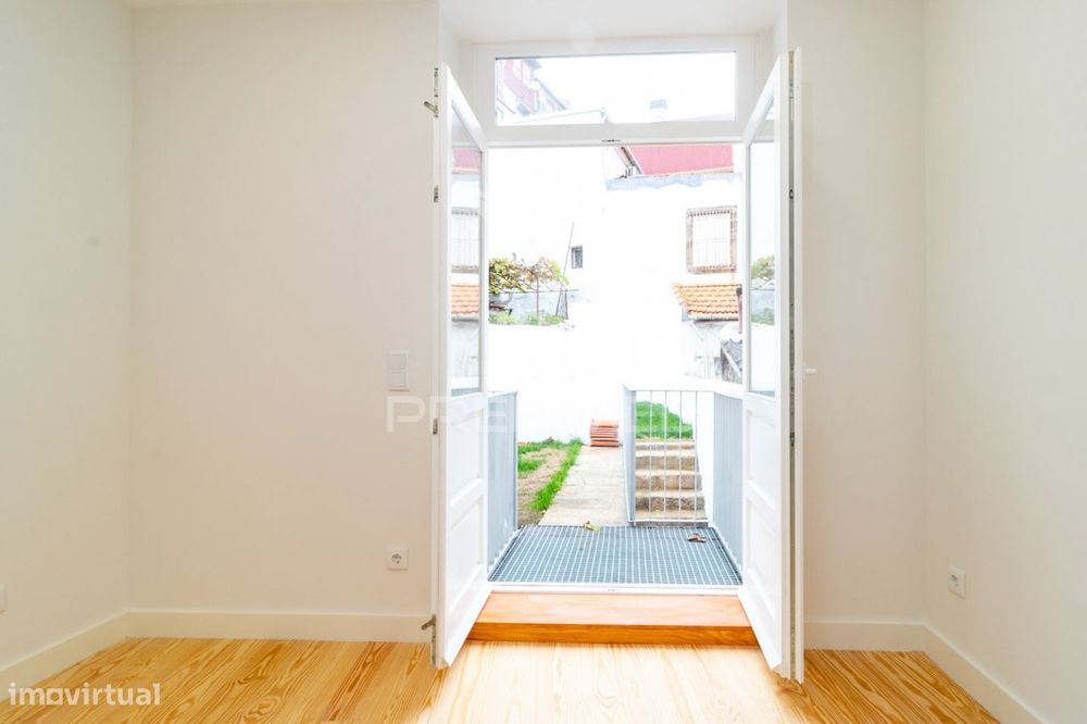 Apartamento T1 NOVO com jardim junto ao rio Douro.