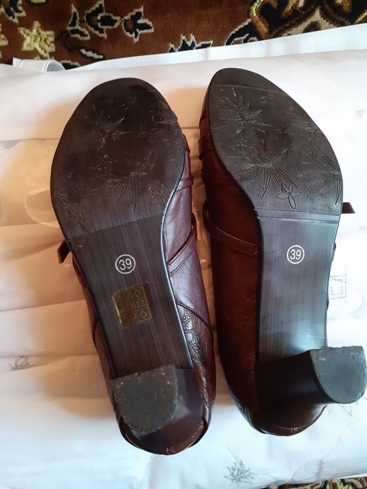 Шкіряні куртки,зимове пальто та туфлі