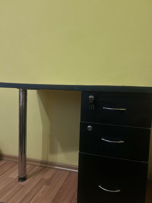 Продам Манікюрний стіл