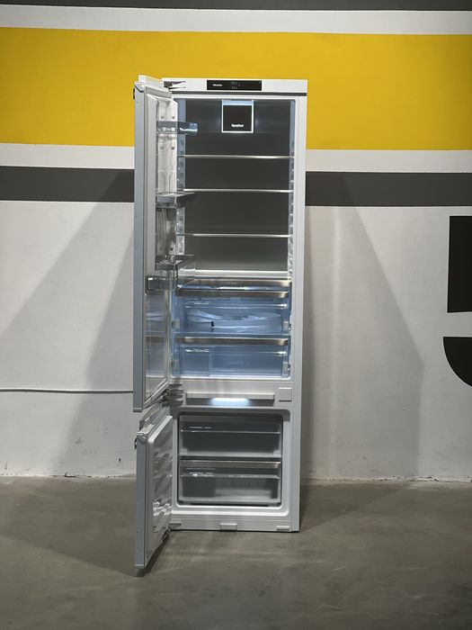 Вбудований холодильник KF 7772 B.PerfectFresh-у 5 раз довше зберігання