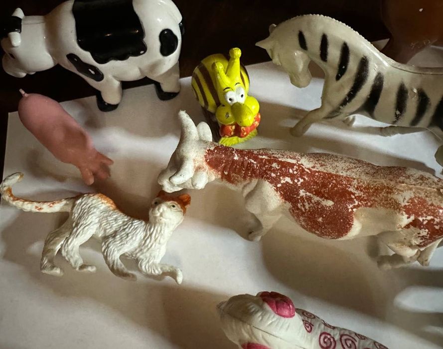 Фігурки коники , корови