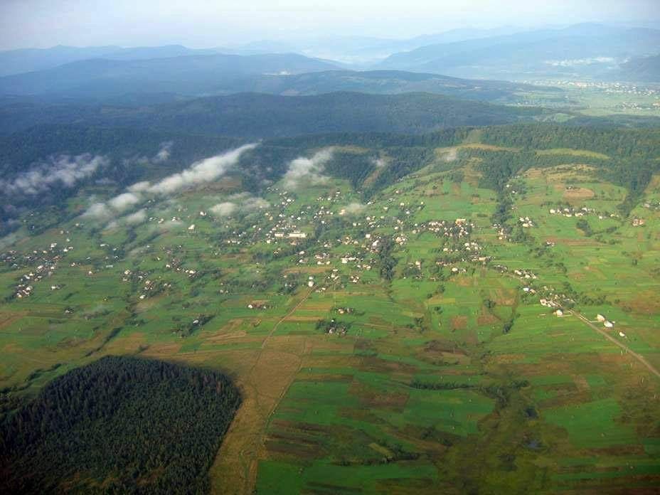 Продається земальна ділянка в горах.