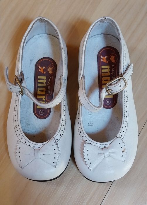 Sapatos de menina antigos em couro fabrico português