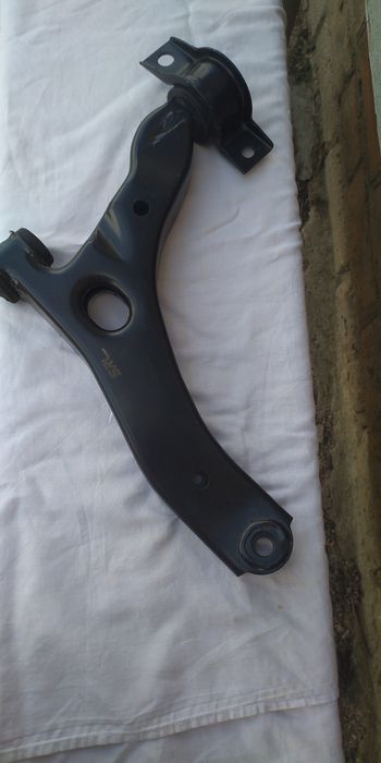 Продам ричаг передній лівий