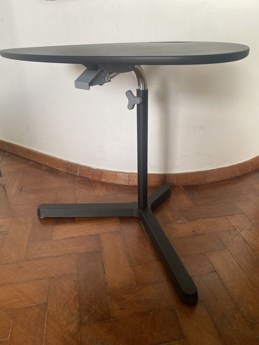 Mesa de apoio ajustável em altura