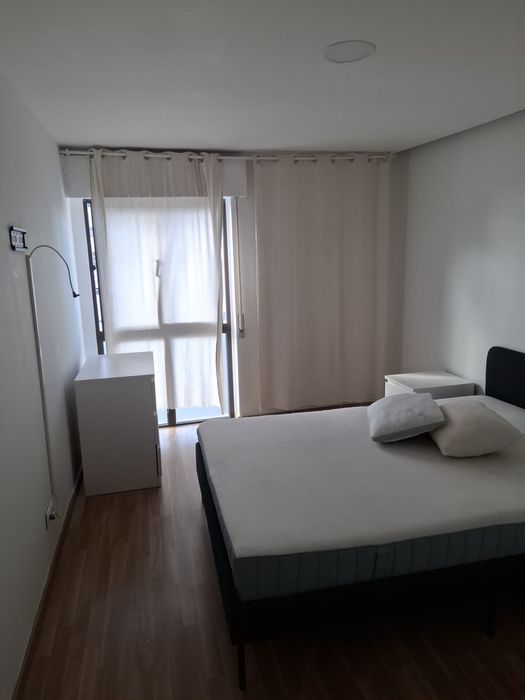 Quarto disponivel na tapada das merces entrada imediata.