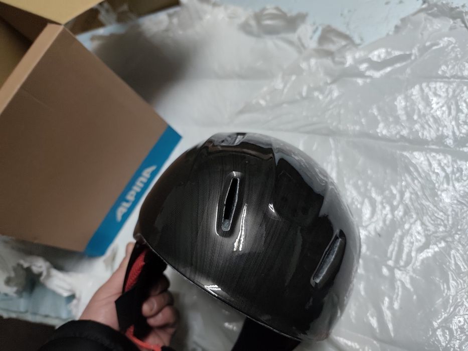 Kask narciarski. Nowy.dzieciecy