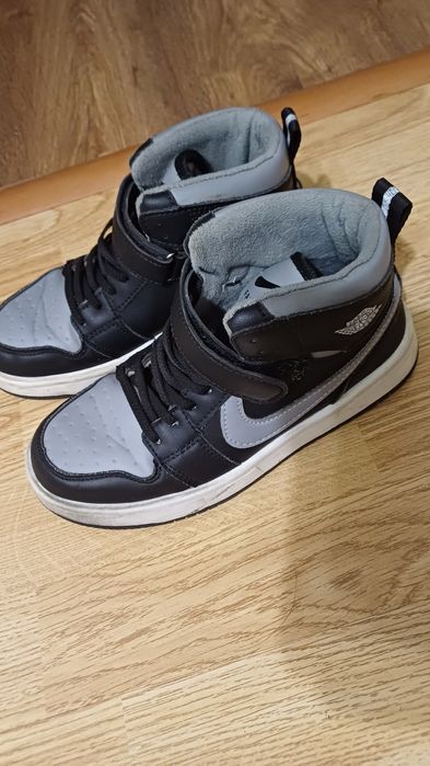 Продам сапожки-кросівки на хлопчика