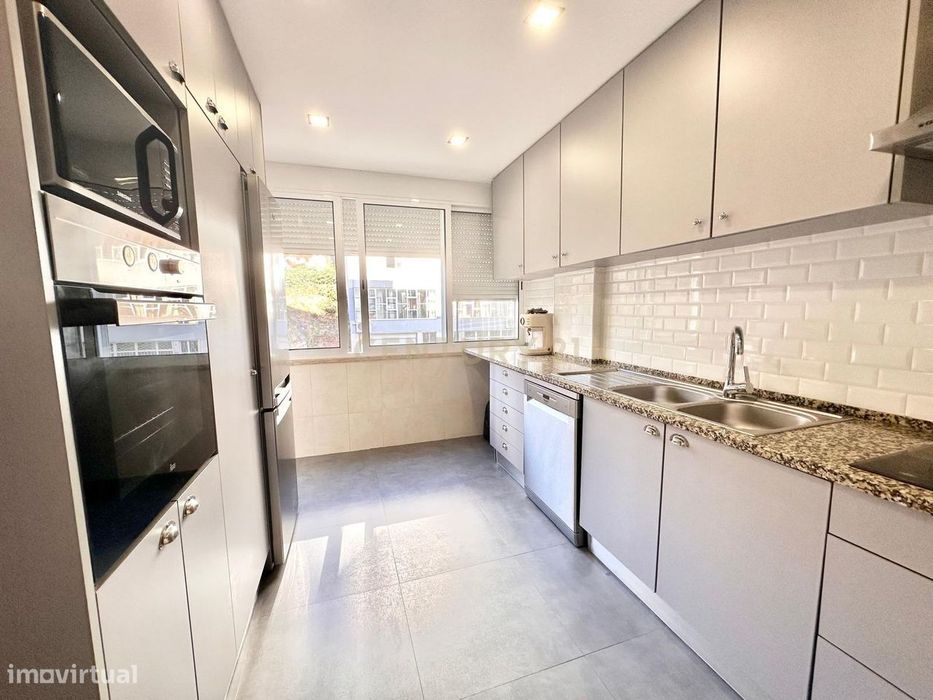 Apartamento T2 Remodelado para Arrendamento – Travessa dos Fornos - Aj