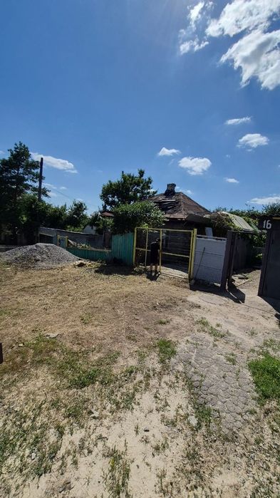 Продам  садибу під реконструкцію на  9 сот