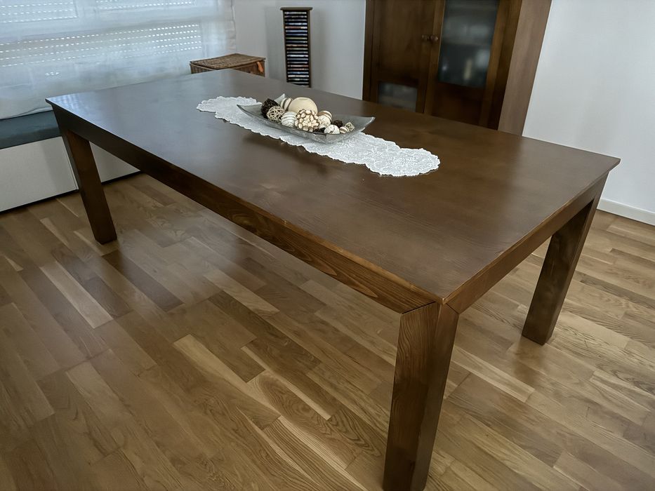 Mesa de jantar madeira de castanho