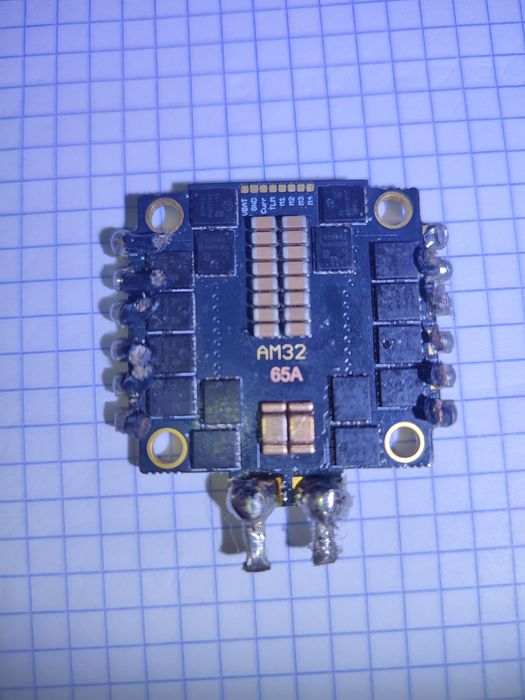 електронний регулятор швидкості (ESC) б/у для FPV-дронів.
Тип: 4-в-1 E
