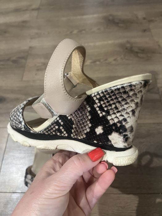 Босоніжки на платформі ANTONIO BIAGGI