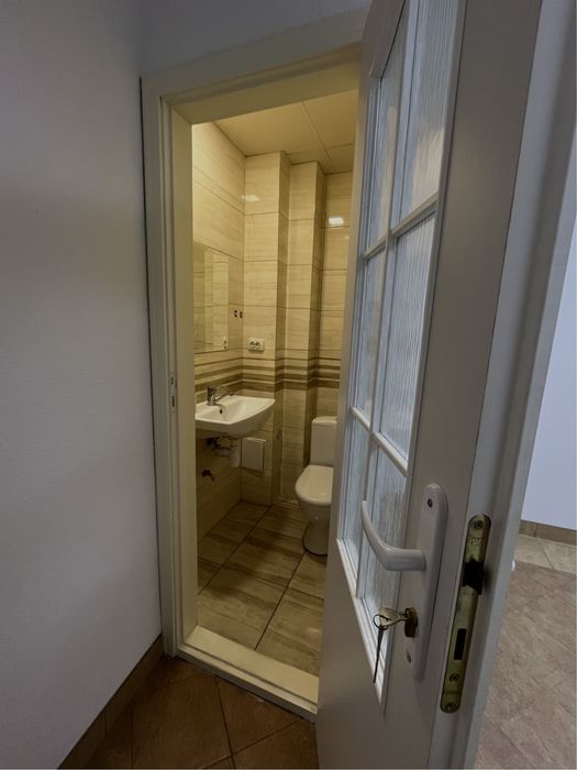 Продам або здам в орендутрьохповерхове комерційне приміщення