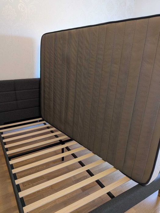 Cama de Casal com cabeceira e colchão