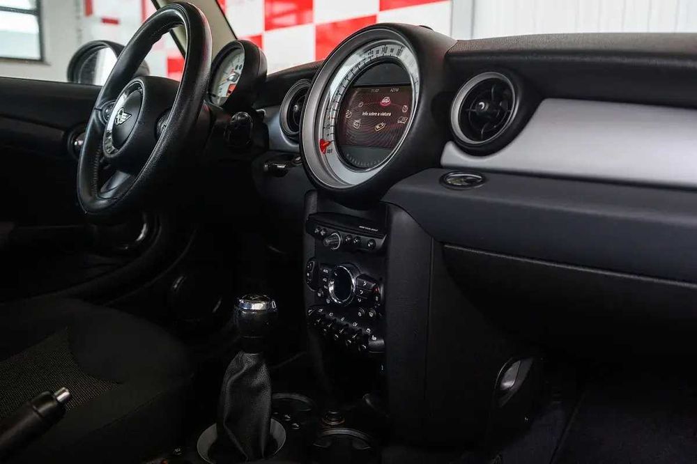 Mini Cooper D (motor BMW) – Excelente estado