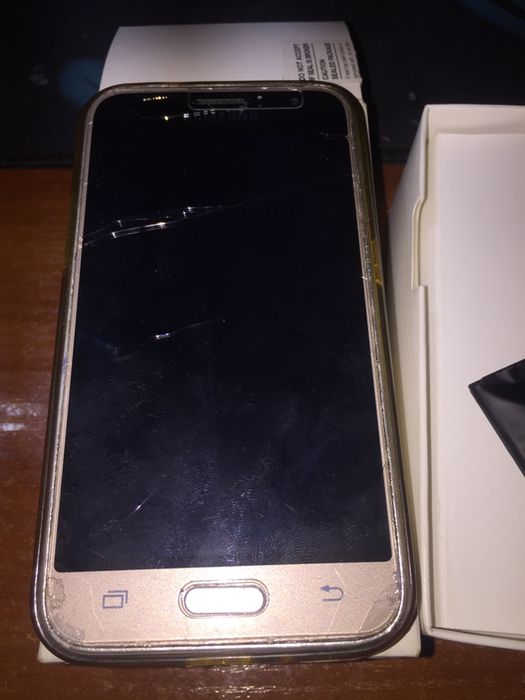 Продам Samsung  J1 на запчасти