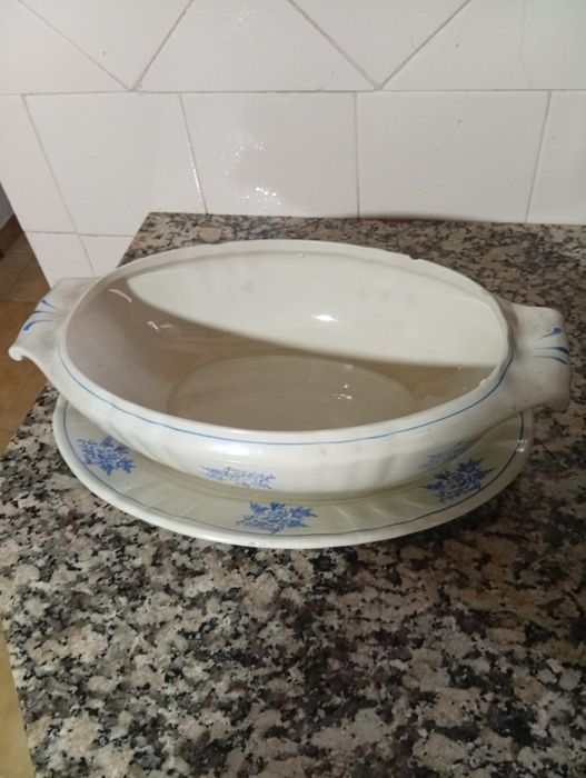 Terrina Sacavém em bom estado