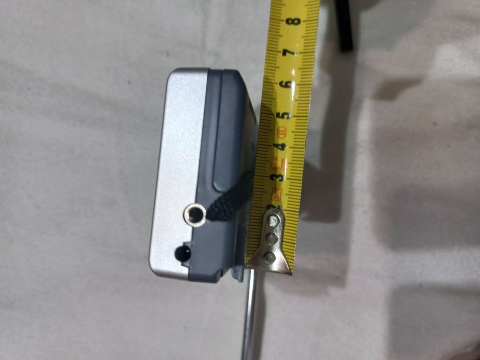 Rádio a pilhas (2AA) Novo.