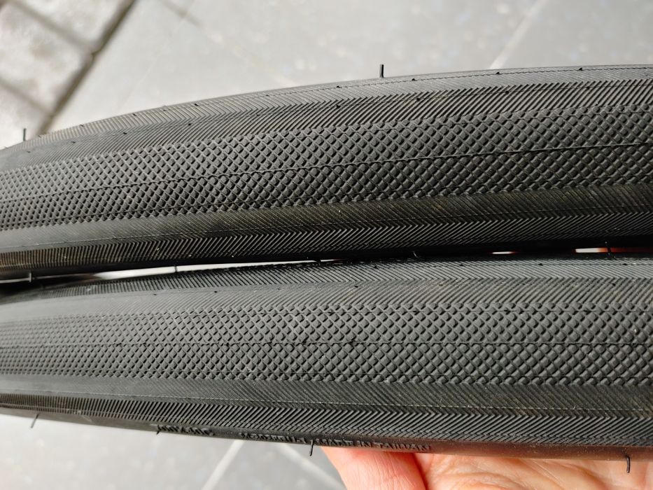 Велосипедні покришки Maxxis Velocita 700х40c