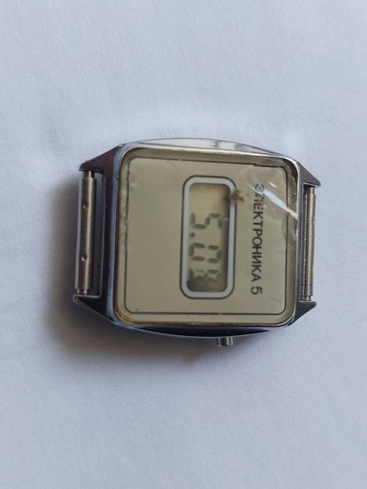 Часы электронные  Электроника, Левис.