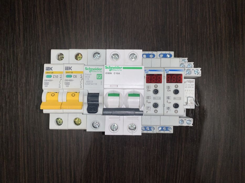 Розетки, выключатели, автоматы, распределительные коробки.