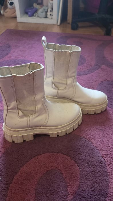 Botas brancas stradivarius tam 35