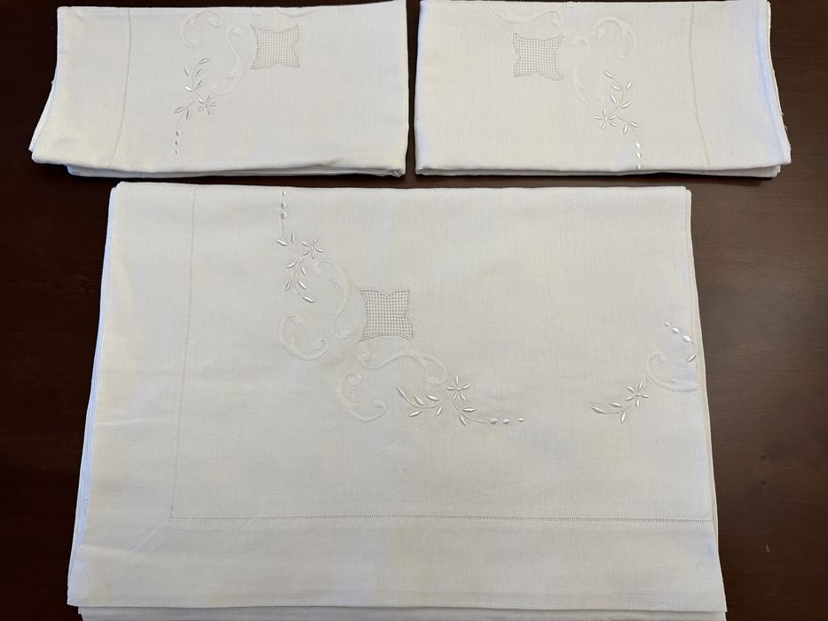Lençol em Linho Bordado á Mão e com Ajour + Almofadas