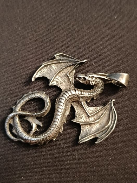 Klasyczny stary srebrny wisiorek srebrny 925,  duży smok , waga 15 g