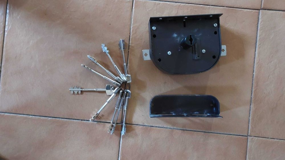 Fechadura de Alta Segurança com sistema anti gazua com 9 chaves