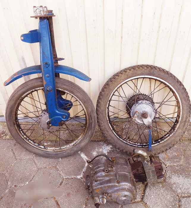 Honda C110 c/doc. único + peças