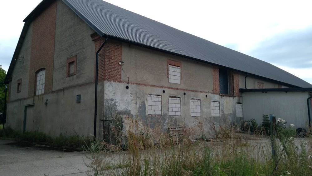 Magazyn 2000 m2  + 2 działki 2082m2 i 1856m2