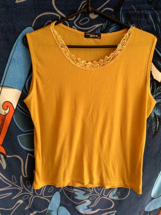 Bluzeczka bez rękawów koronka